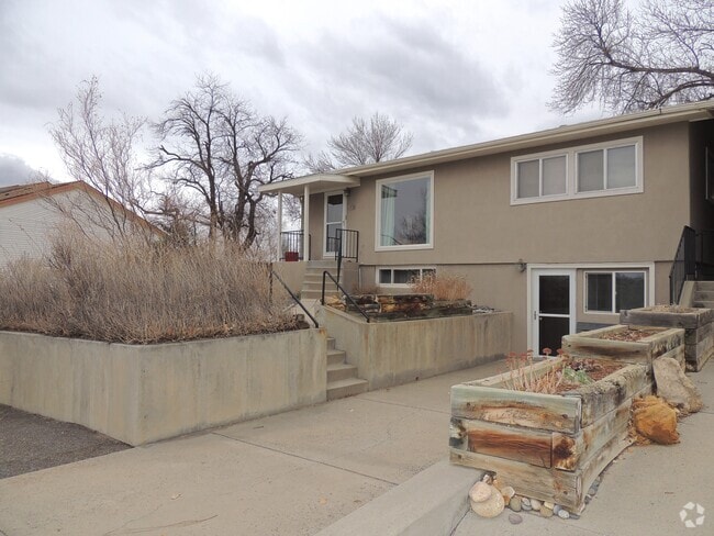 Building Photo - 408 Dressell Dr