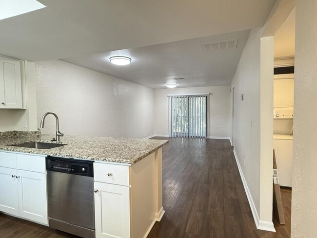 Foto del edificio - 4307 Holly Tree Rd