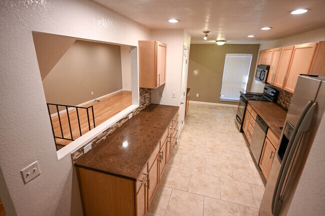 Building Photo - 6478 Welch Ct