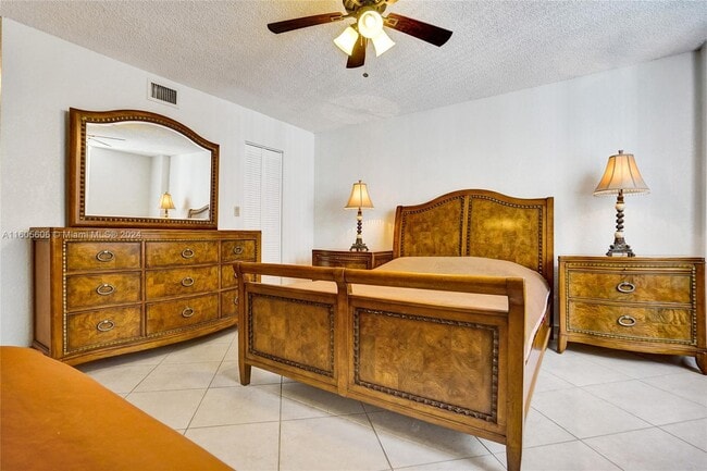 Building Photo - 1865 S Ocean Dr