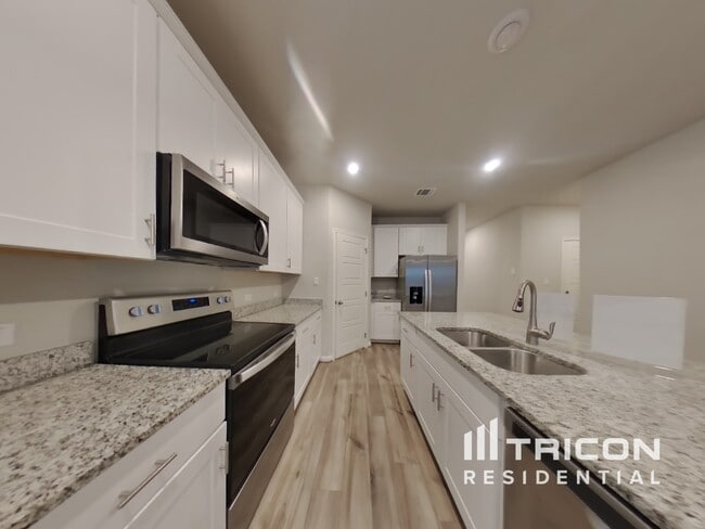 Foto del edificio - 13524 Paxton Blvd