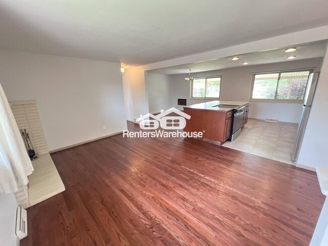 Building Photo - 7759 Elmwood Ln