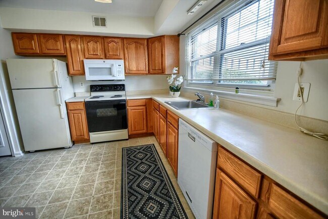 Foto del edificio - 13 Yorktown Ct