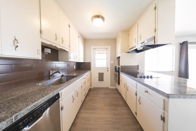 Building Photo - REMODELED 4 BEDROOM, 2 BATHROOM SOUTH SCOT...