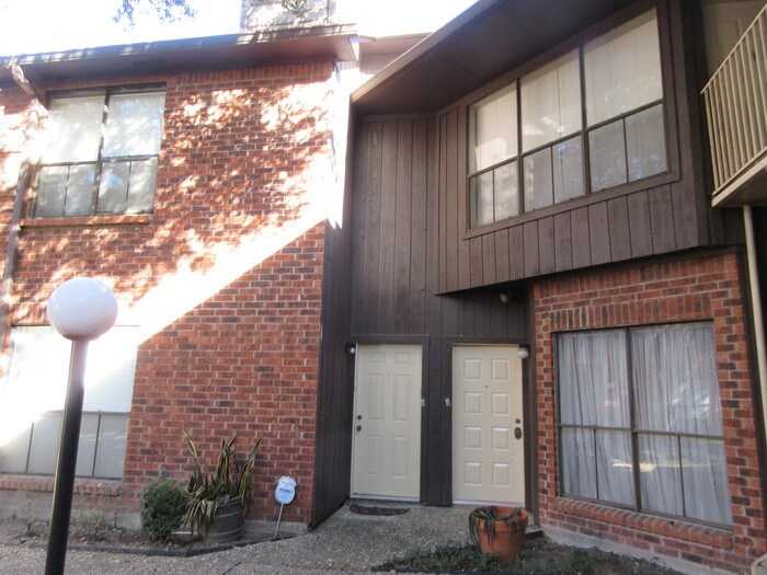 Primary Photo - 3100 Walnut Bend #101