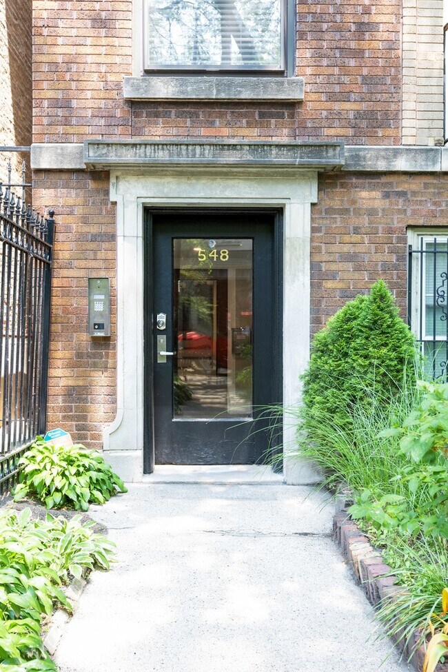 Building Photo - 548 W Fullerton Pkwy