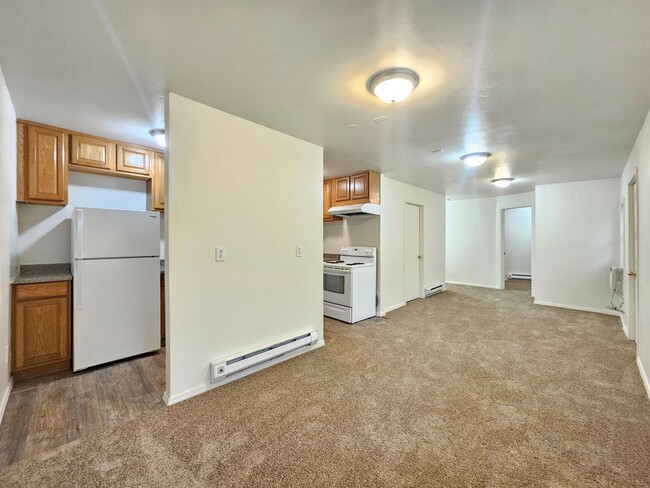 Building Photo - 828 E 11th Ave