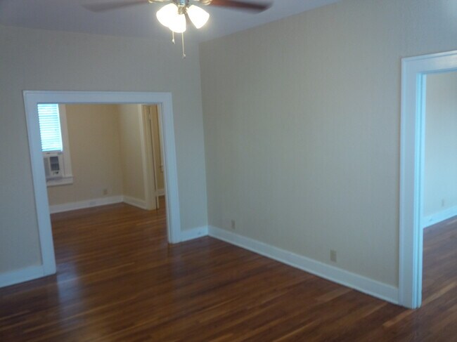 Foto del edificio - 133 W Magnolia Ave