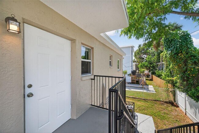 Building Photo - 1771 Russell St S