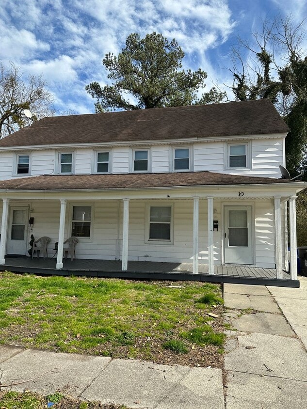 Primary Photo - Spacious Duplex!