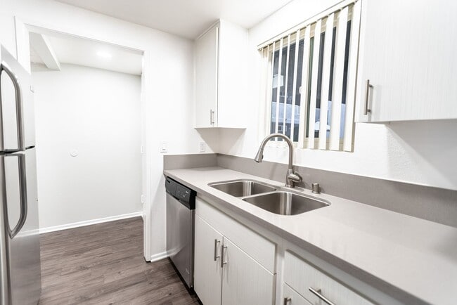 Interior Photo - 110 South Sweetzer Ave