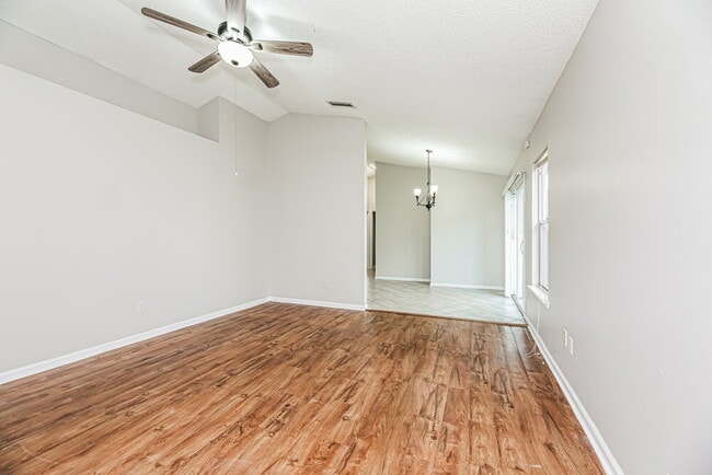 Building Photo - 2513 Townsquare Dr