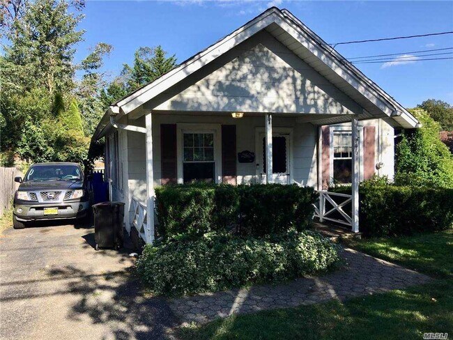Building Photo - 46 Hemlock Ave