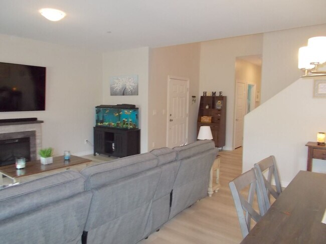 Foto del edificio - Beautiful 4 Bedroom Home
