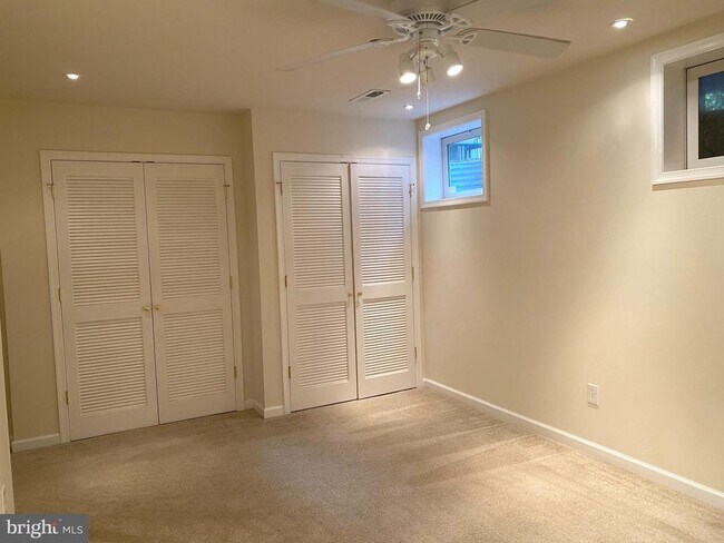 Building Photo - 65 Sire Way