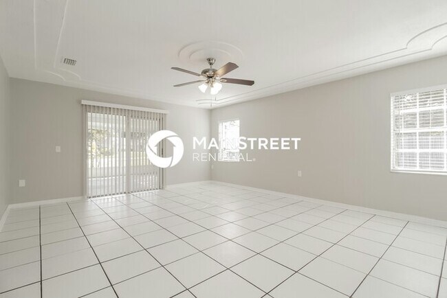 Foto del edificio - 2 Bedroom Pet-Friendly Home in Palm Bay, F...