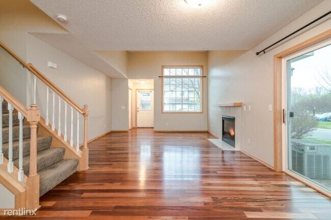 Building Photo - 2 br, 1.5 bath Townhome - 20511 Erin Court