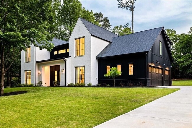 Building Photo - 2742 Winding Ln NE