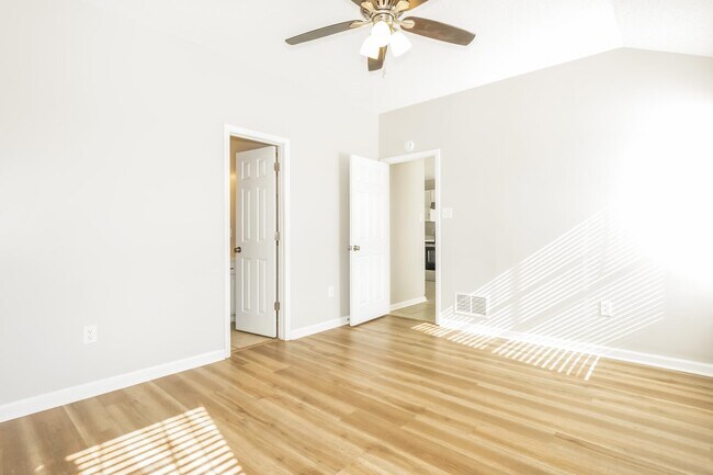 Foto del edificio - 4427 Pecan Creek Cir N