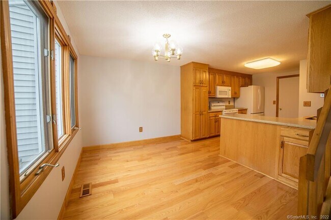 Building Photo - 63 Ivy Ln