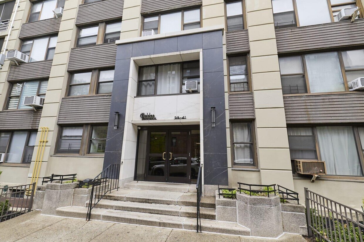 Foto principal - 98-41 64th Rd