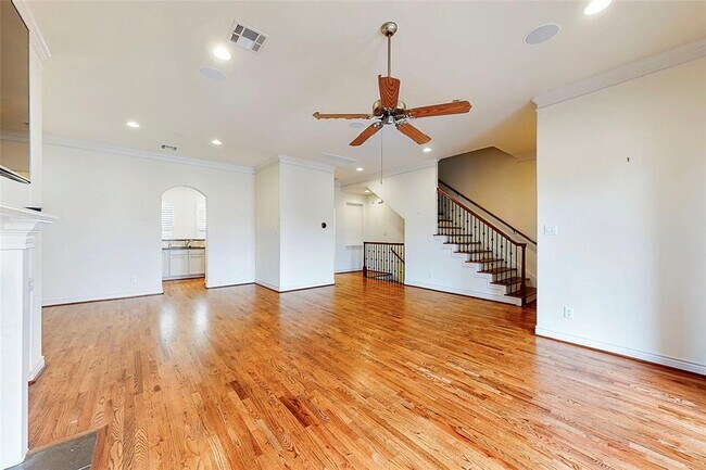 Building Photo - 11025 Sherwood Grv