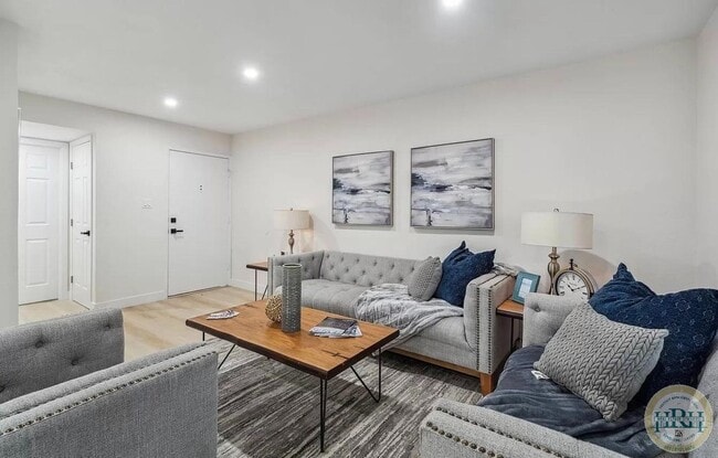 Building Photo - Fully Updated 2 BR | 1 BA Condo in Vallejo