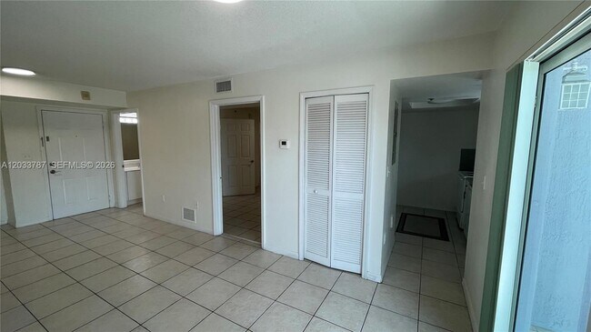 Foto del edificio - 2475 NW 16th St Rd
