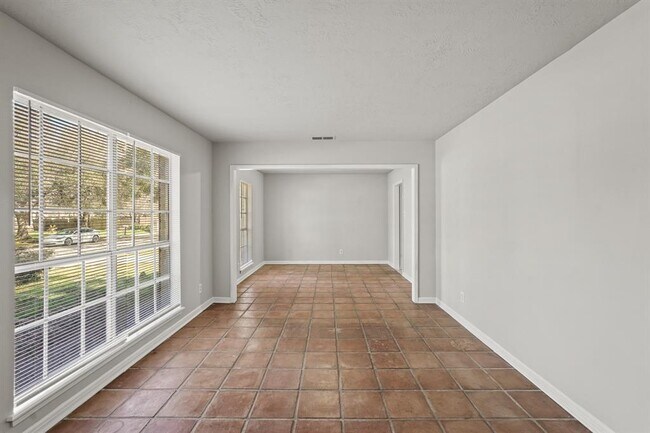 Building Photo - 711 Redleaf Ln