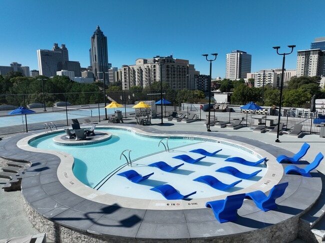 Building Photo - Crest at Midtown