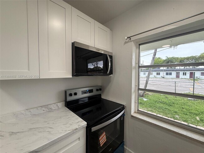 Foto del edificio - 1942 NE 172nd St