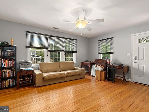 Foto del edificio - 8313 Rolling Rd