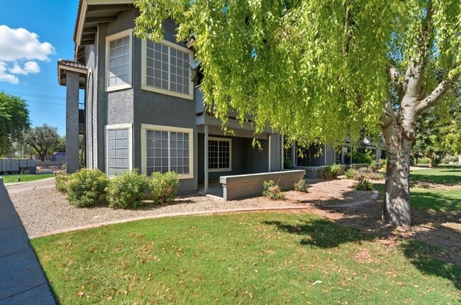 Spacious 3 Bed/2 Bath Home in Lush Crestvi... - Spacious 3 Bed/2 Bath Home in Lush Crestvi...