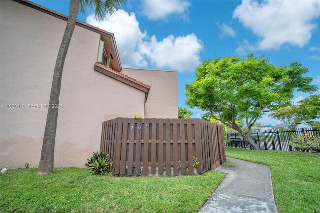 Foto del edificio - 685 W Park Dr