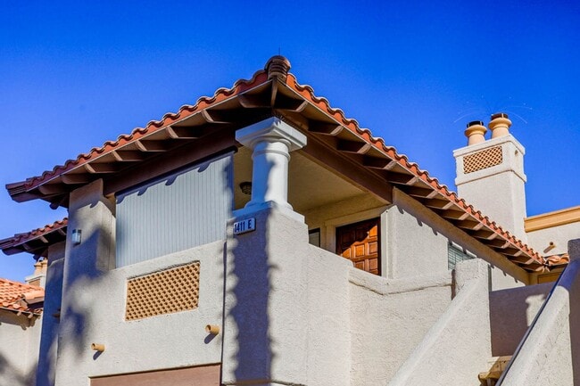 Building Photo - Beautifully 2 Bed, 2 Bath West Las Vegas Condo