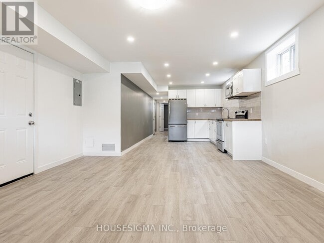 Building Photo - 16 Muskoka Ave
