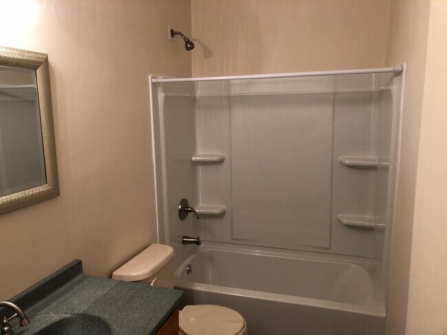 Foto del edificio - 307 Gilmore Ave