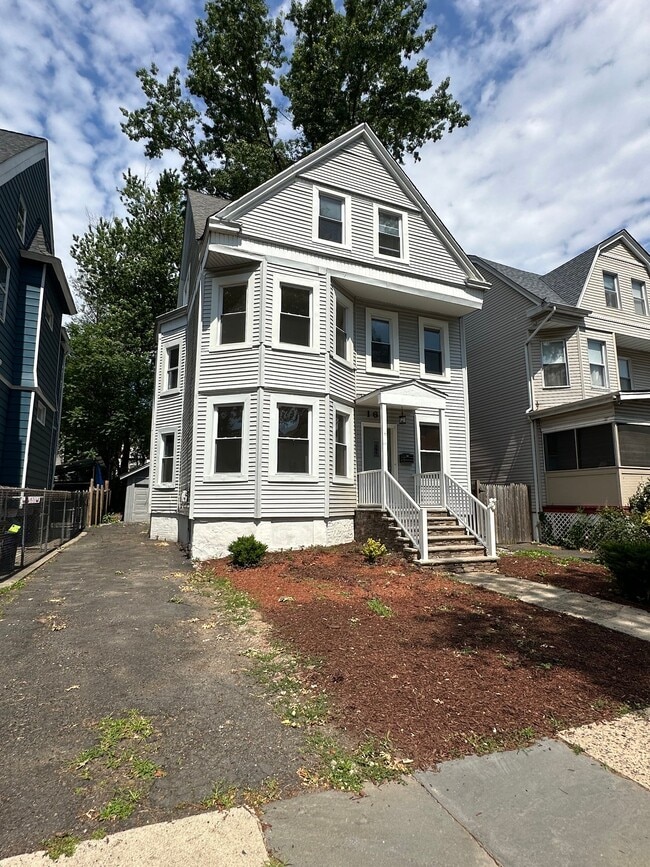Building Photo - 163 Greenwood Ave