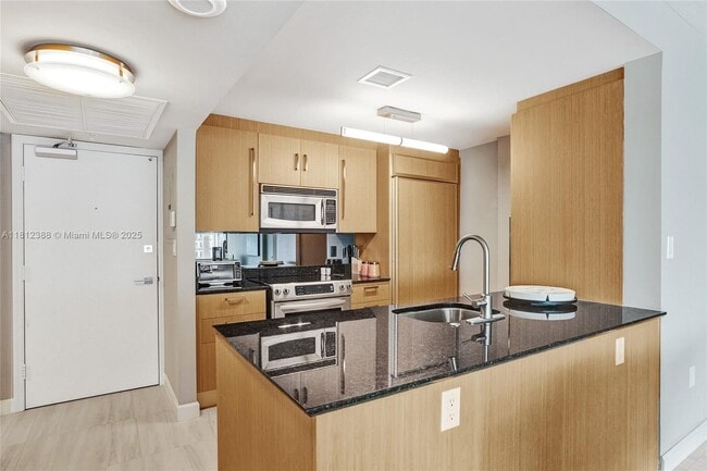 Foto del edificio - 10275 Collins Ave