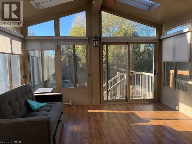 Photo du bâtiment - 425 Old Oak Dr