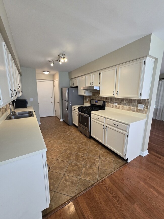 Building Photo - 443 Village Creek Dr