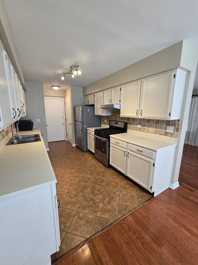 Foto del edificio - 443 Village Creek Dr