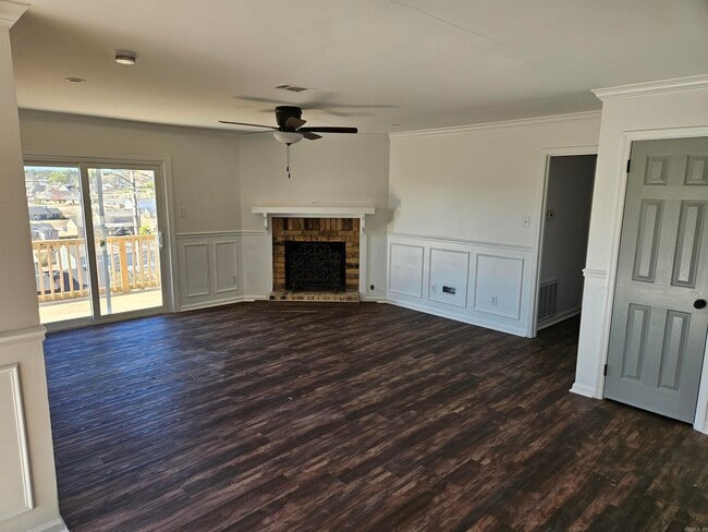 Building Photo - 24 Coachlight Dr