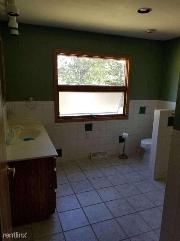 Building Photo - 2 br, 1.5 bath House - 11 Troy Lane