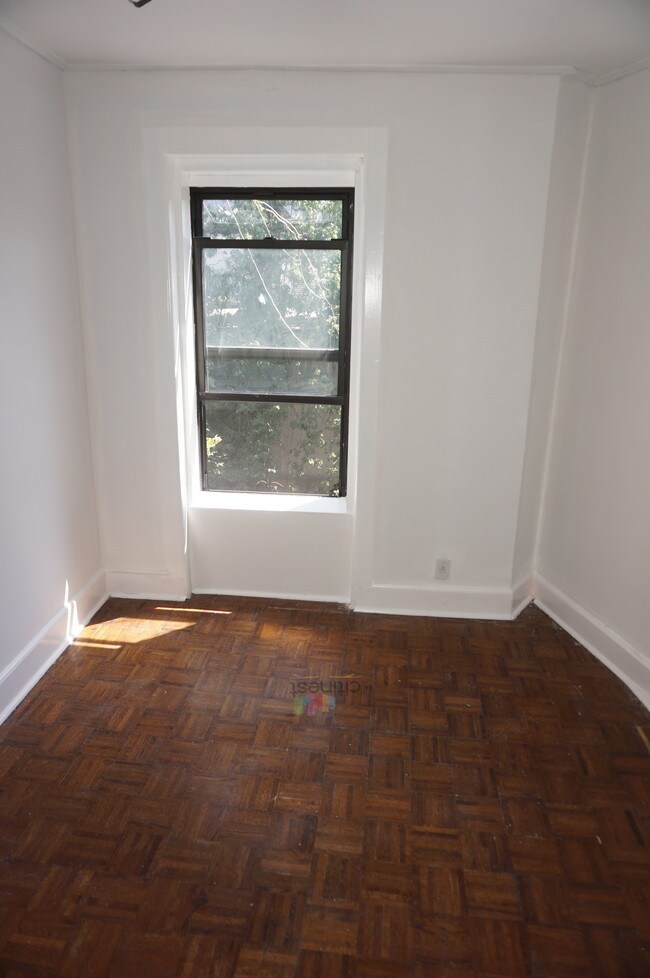 Building Photo - 93 6th Ave