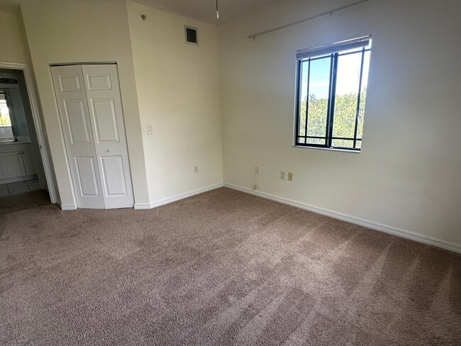 Building Photo - 3020 Alcazar Pl