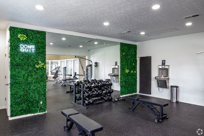 Gimnasio - Hickory Creek