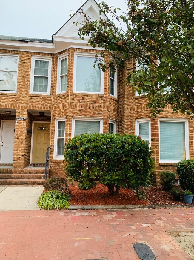 Building Photo - 708A South St
