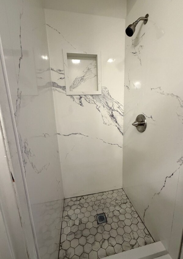 Building Photo - 491 Los Arboles St