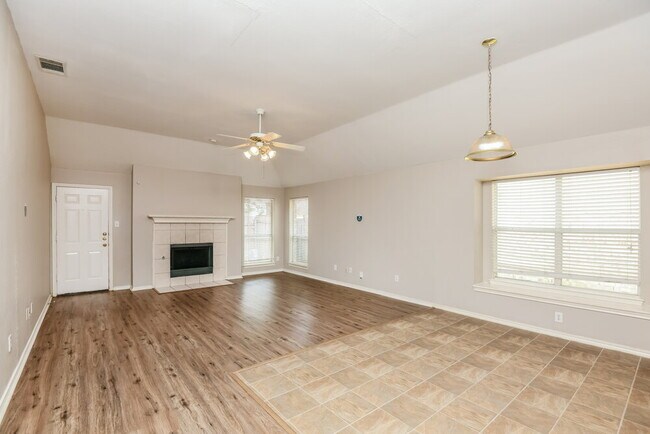 Building Photo - 633 Crystal Brook Dr